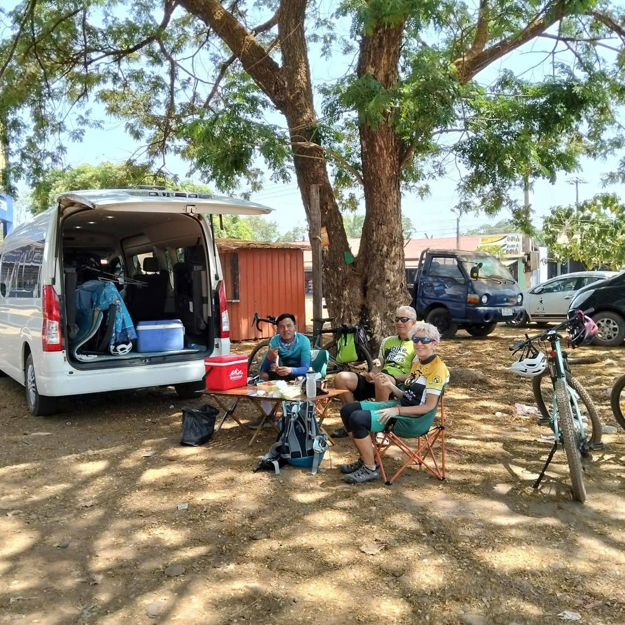 Ccyling Laos